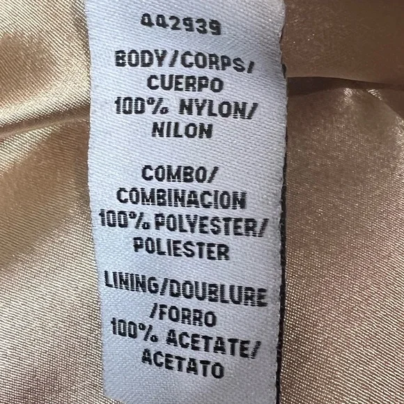 Monique Lhuillier Half Sleeve Bateau Neckline Fit and Flare Lace Dress. Lined - Picture 9 of 10